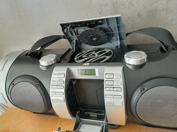 jvc-rv-nb50-boomblaster-deep-bass-big-5